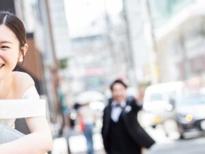 Read more about the article 딸의 결혼식 전, 아버지가 업고 도망가는 모습의 웨딩촬영 사진