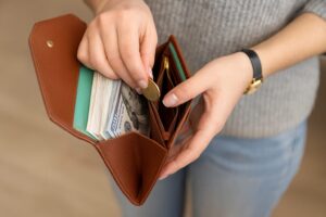 Read more about the article 지갑 정리만 해도 금운이 달라진다｜돈이 모이는 지갑 관리법