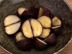 Read more about the article 생밤 삶는 법｜물에 담그는 시간·소금 비율·삶는 시간 정리