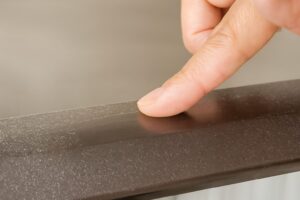 Read more about the article 손 안 닿는 냉장고 위 청소, 힘들이지 않고 반짝이는 방법 공개