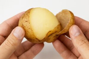 Read more about the article 감자 껍질 벗기는법 | 1~2mm 칼집만으로 제거