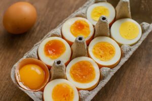 Read more about the article 삶은 달걀과 생달걀, 헷갈릴 때 확실하게 구별하는 방법