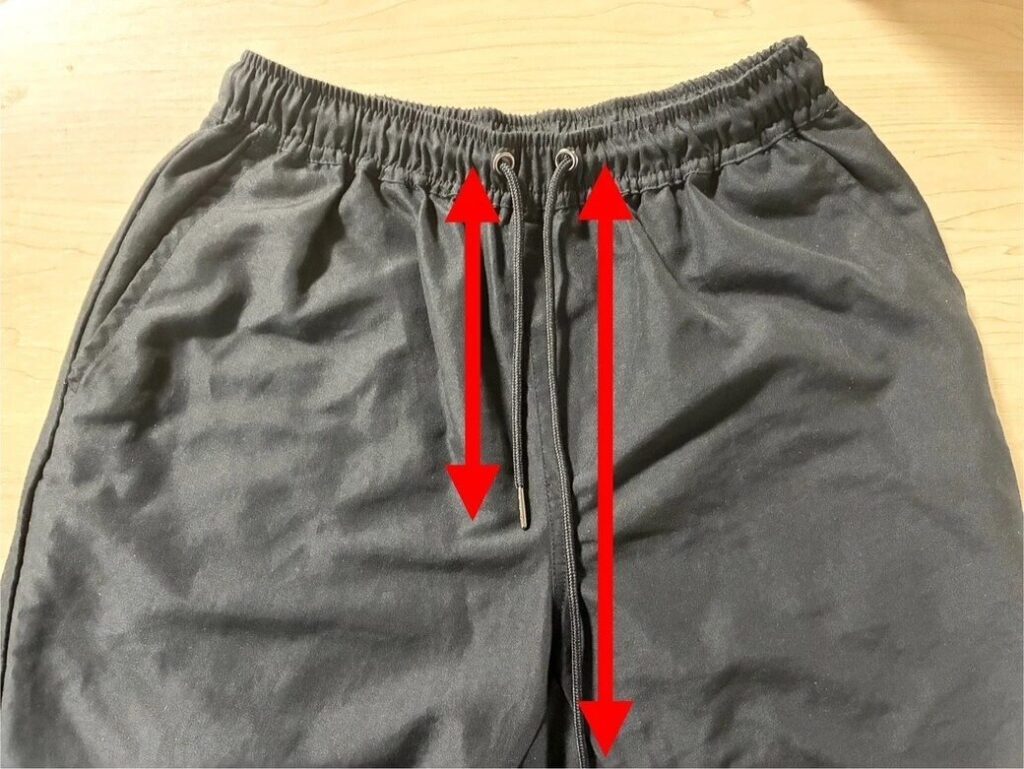 1) 먼저, 왼쪽 끈이 짧아지도록 길이를 조정한다.