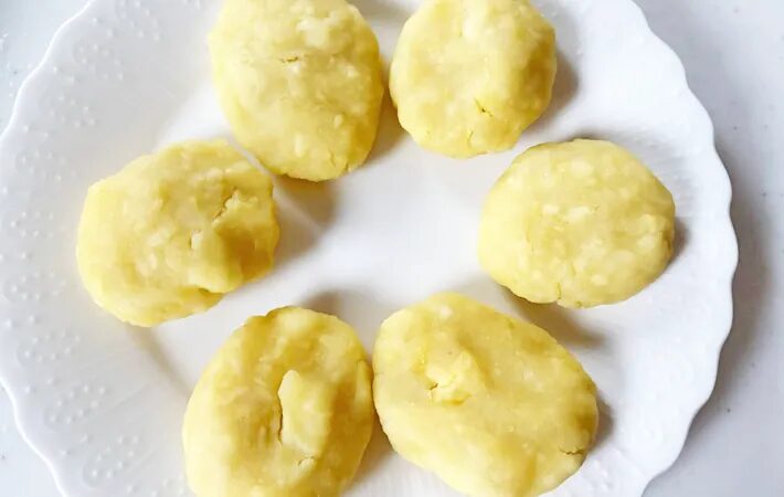 모양을 잡아 노릇하게 굽기