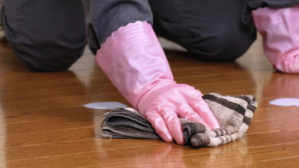 바닥 왁스 작업에 사용한 걸레