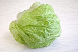 Read more about the article 양상추 아삭함 살리는 법, 칼 대신 손으로 뜯어야 하는 이유