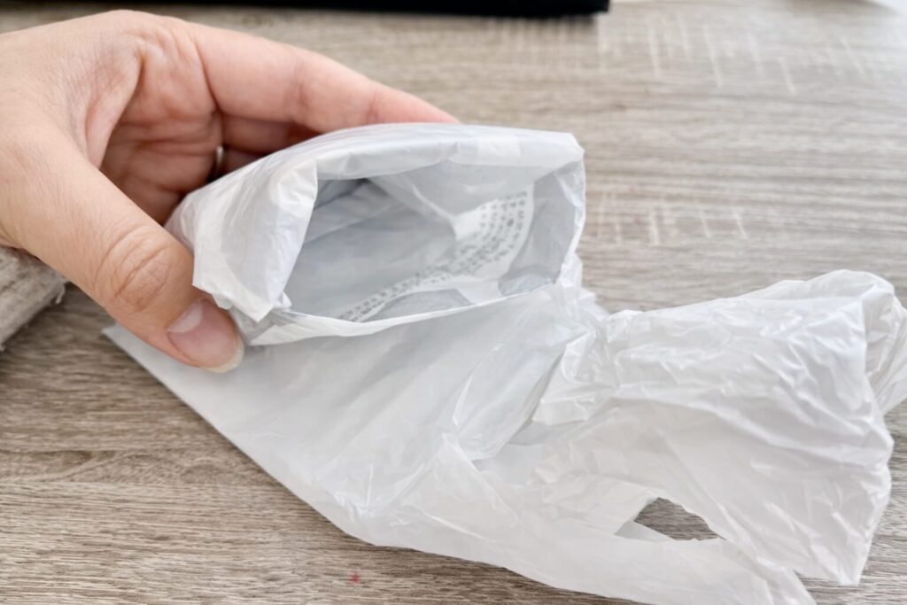 다시 두 번 접어 올린다.