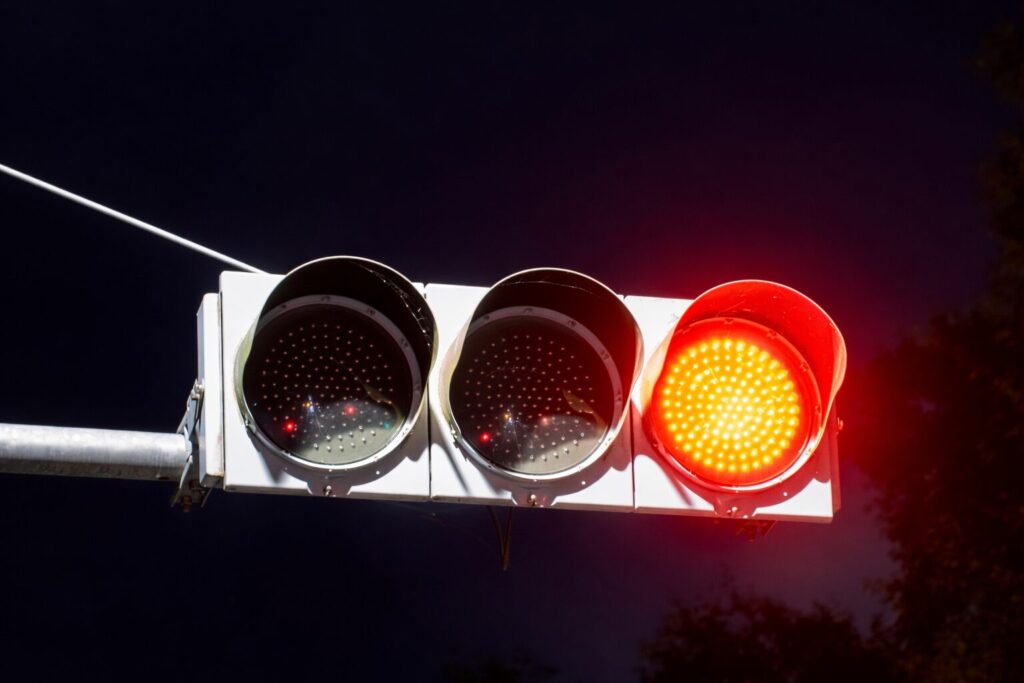 정차 중에도 하이빔을 유지하는 행동