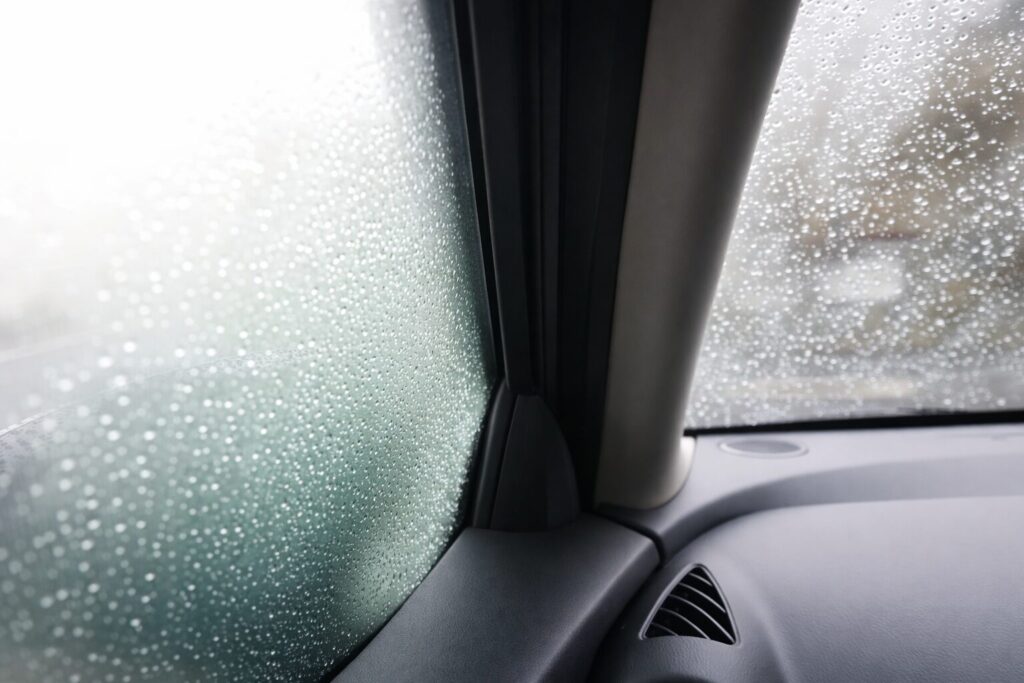 자동차 유리 김서림 해결 3가지