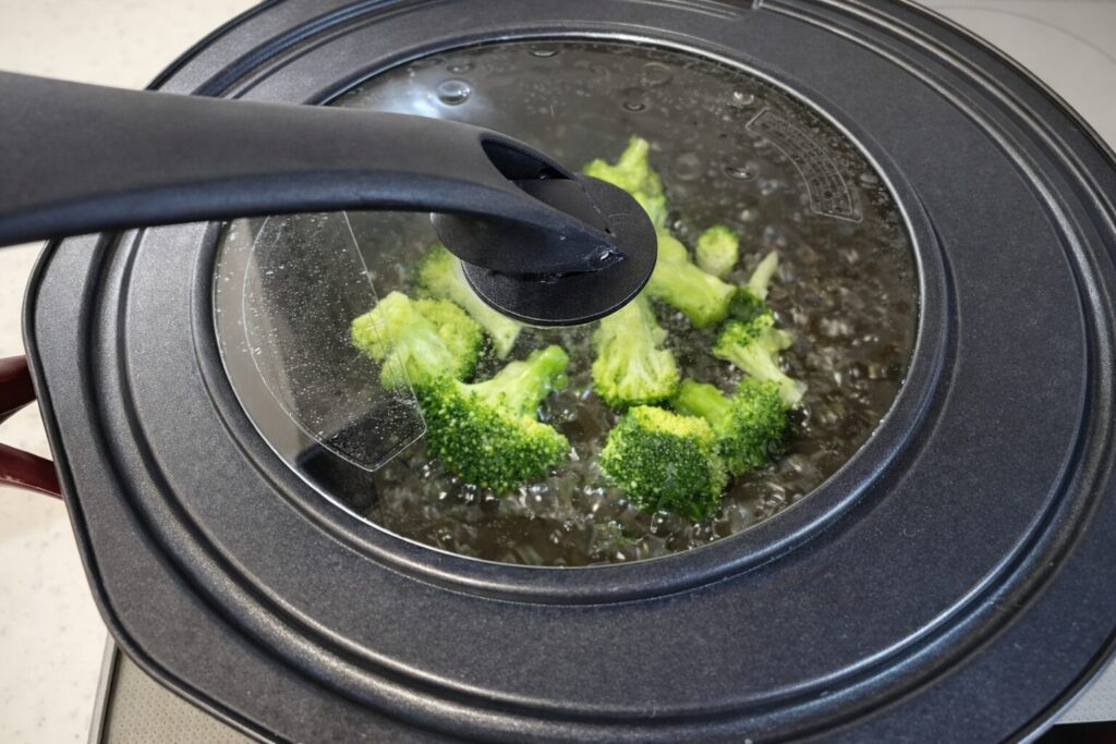 물 큰술 3을 함께 부어준다.