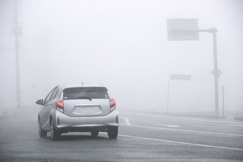 안개 속에서 하이빔을 켜는 실수