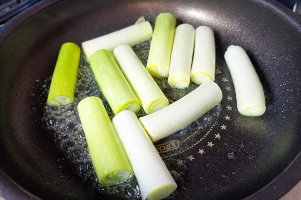 대파를 5cm 정도 길이로 큼직하게 썬다