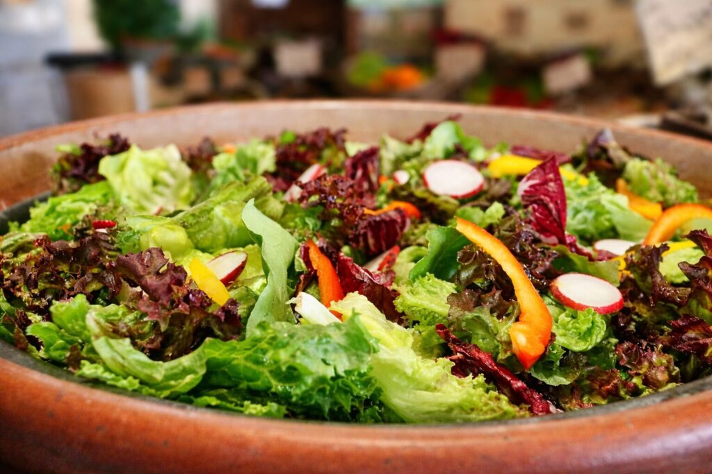 1. 건강의 상징 샐러드, 밤에는 장내 가스의 주범?