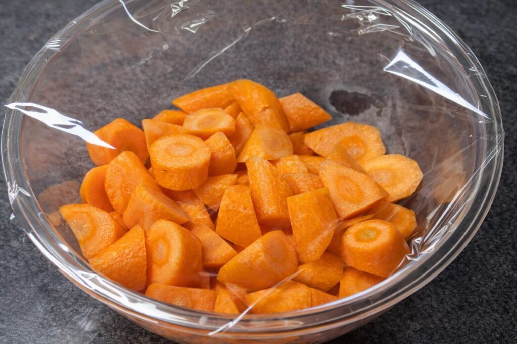 3. 전자레인지로 익힌다.