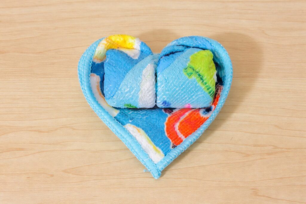 말아 놓은 부분을 안으로 감싸 넣듯 정리하면 된다.