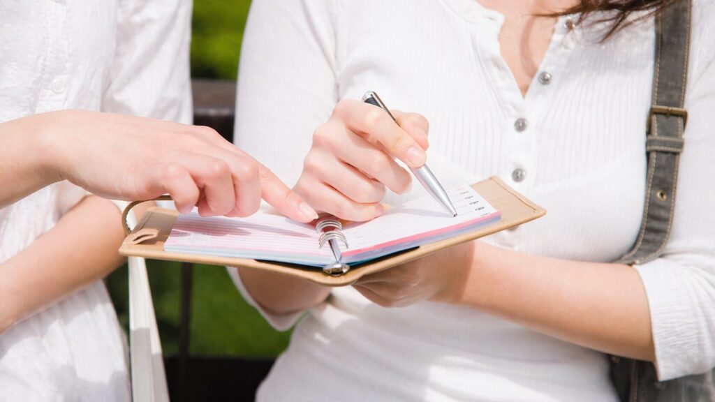 3. 외로움과 불안을 피하려고 일정을 꽉 채운다