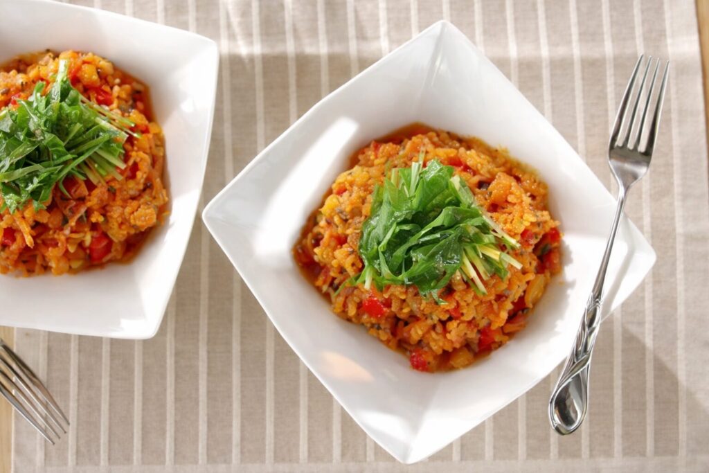 토마토주스로 끓이는 카레는 맛이 훨씬 진해진다.