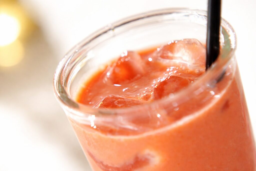 토마토주스를 마실 때 가장 먼저 볼 건 소금 첨가 여부