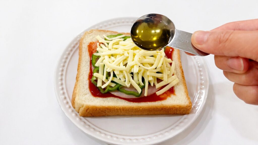 마지막으로 피자치즈를 뿌린다.