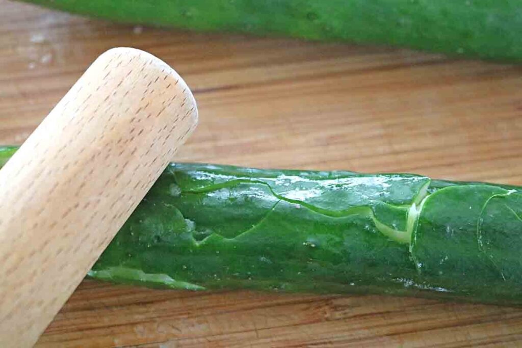 오이와 함께 집어 먹기 좋은 크기로 준비한다.