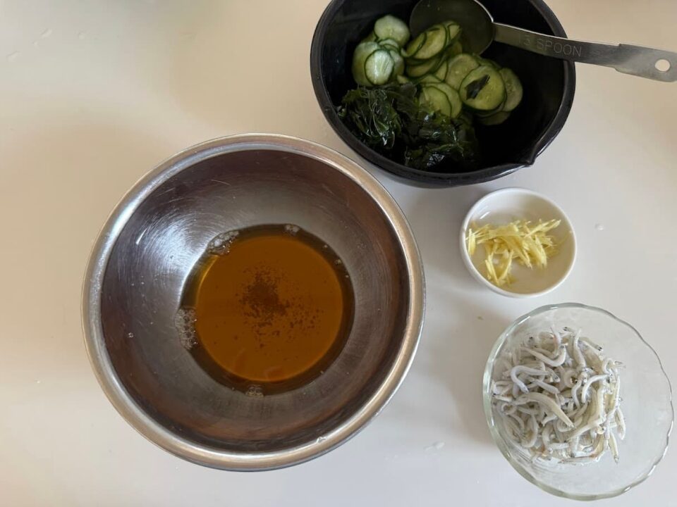 초무침의 끝맛이 더 산뜻해진다.