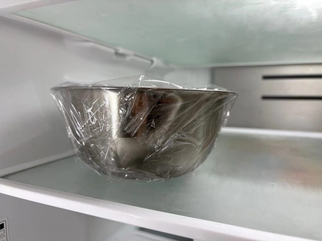 볼을 가볍게 흔들어도 된다.