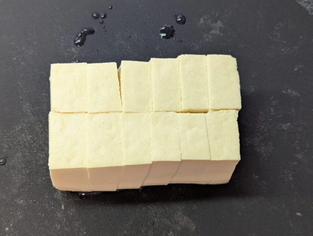 두부는 2cm 두께로 자른다