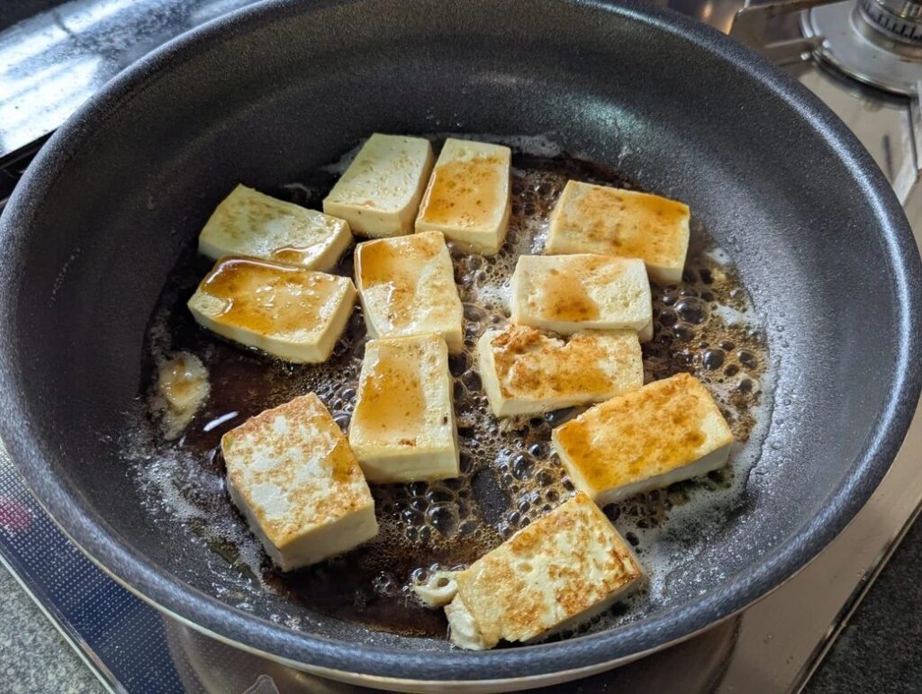 전체에 고르게 묻게 한다.