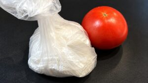 Read more about the article 토마토 보관법, 바로 냉장고에 넣어도 될까? 맛있는 토마토 고르는 법까지