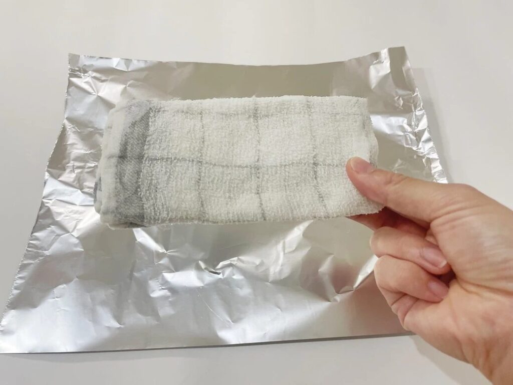 그대로 냉동실에 넣어 충분히 얼린다.